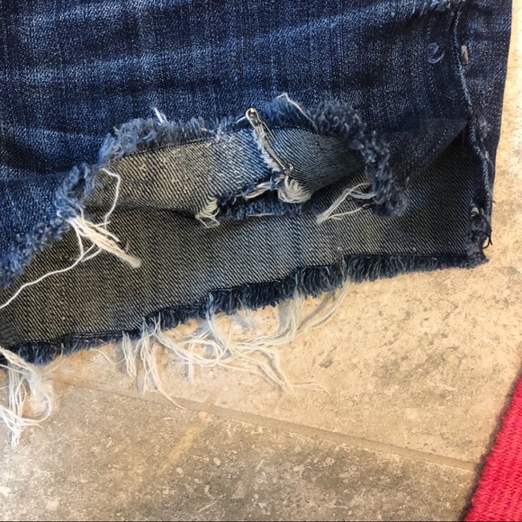 Distressed cutoff denim shorts - Picture 3 of 5